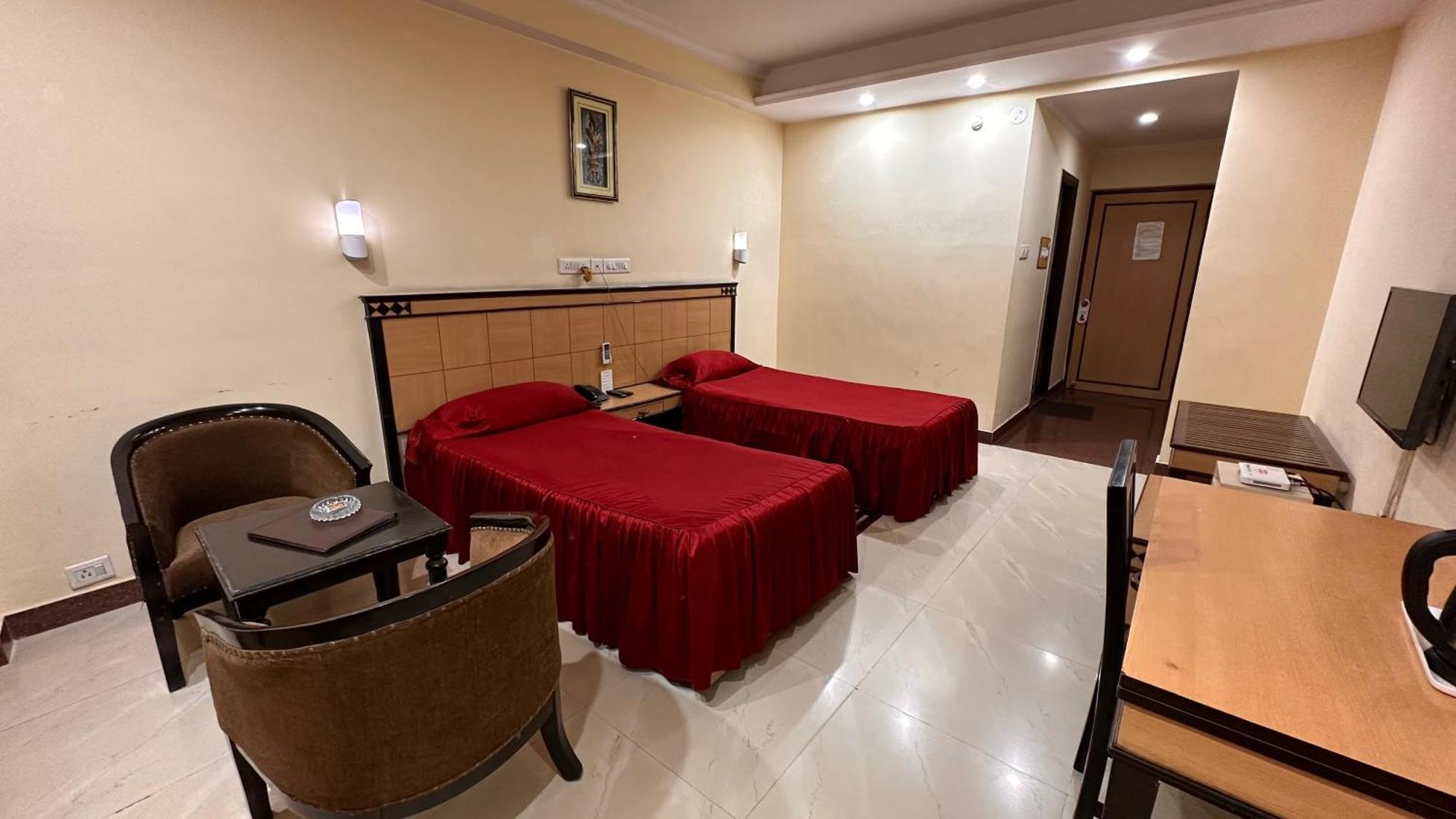 Hotel Sriyash Regency ภาคัลปูร์ ภายนอก รูปภาพ