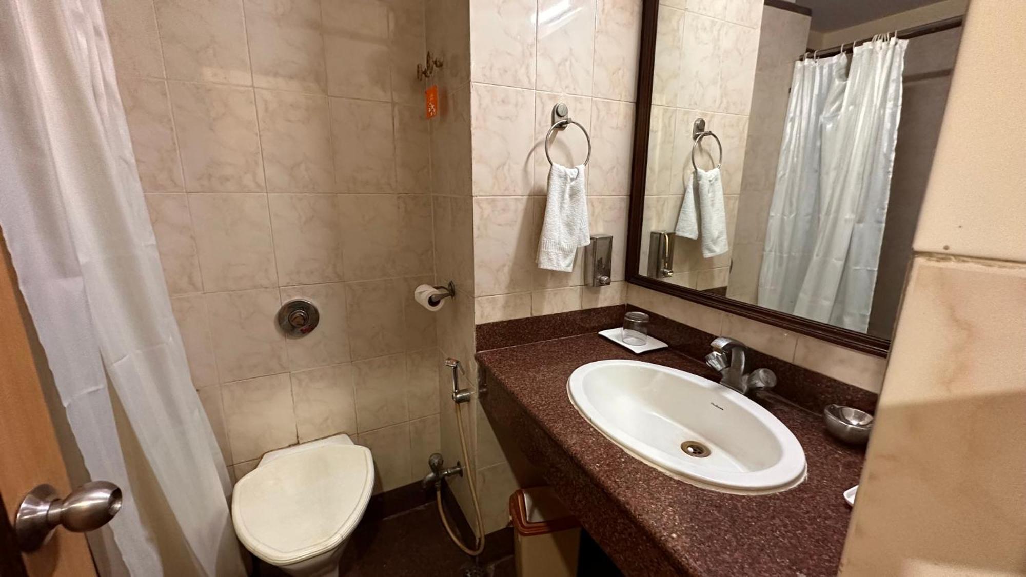 Hotel Sriyash Regency ภาคัลปูร์ ภายนอก รูปภาพ