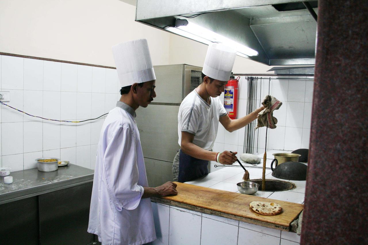 Hotel Sriyash Regency ภาคัลปูร์ ภายนอก รูปภาพ