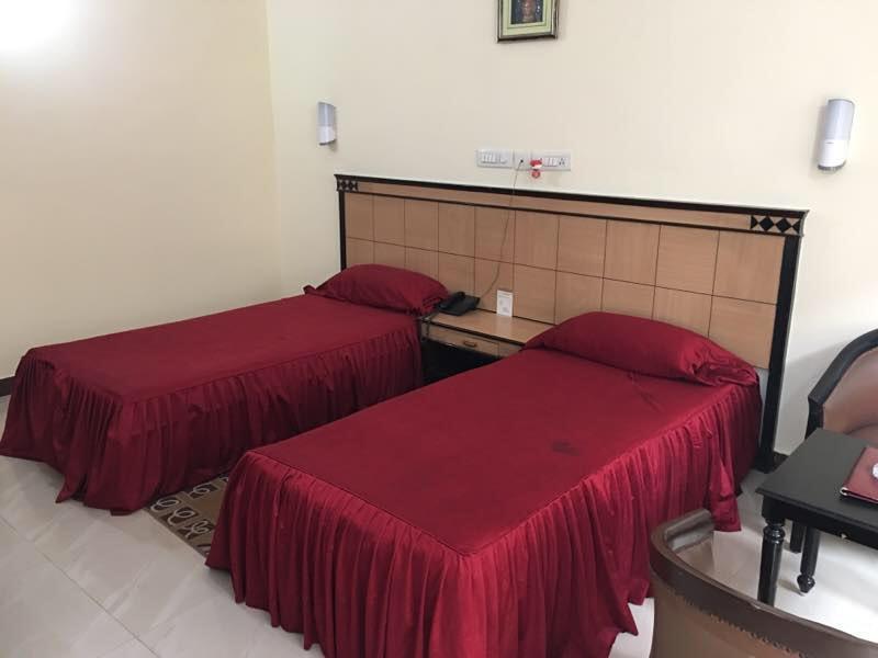 Hotel Sriyash Regency ภาคัลปูร์ ภายนอก รูปภาพ